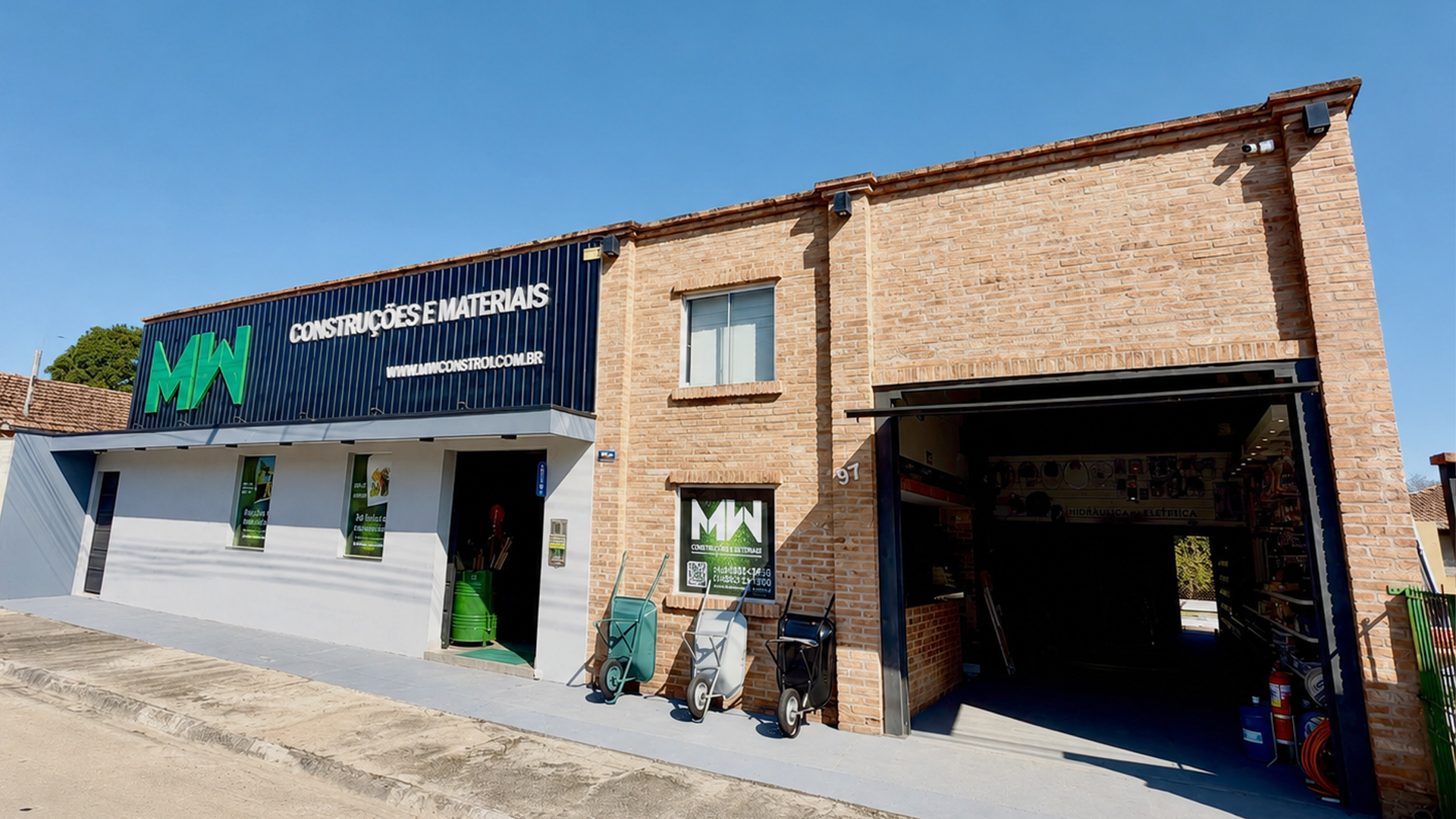 Fachada da loja MW Construções & Materiais em Pereiras - SP